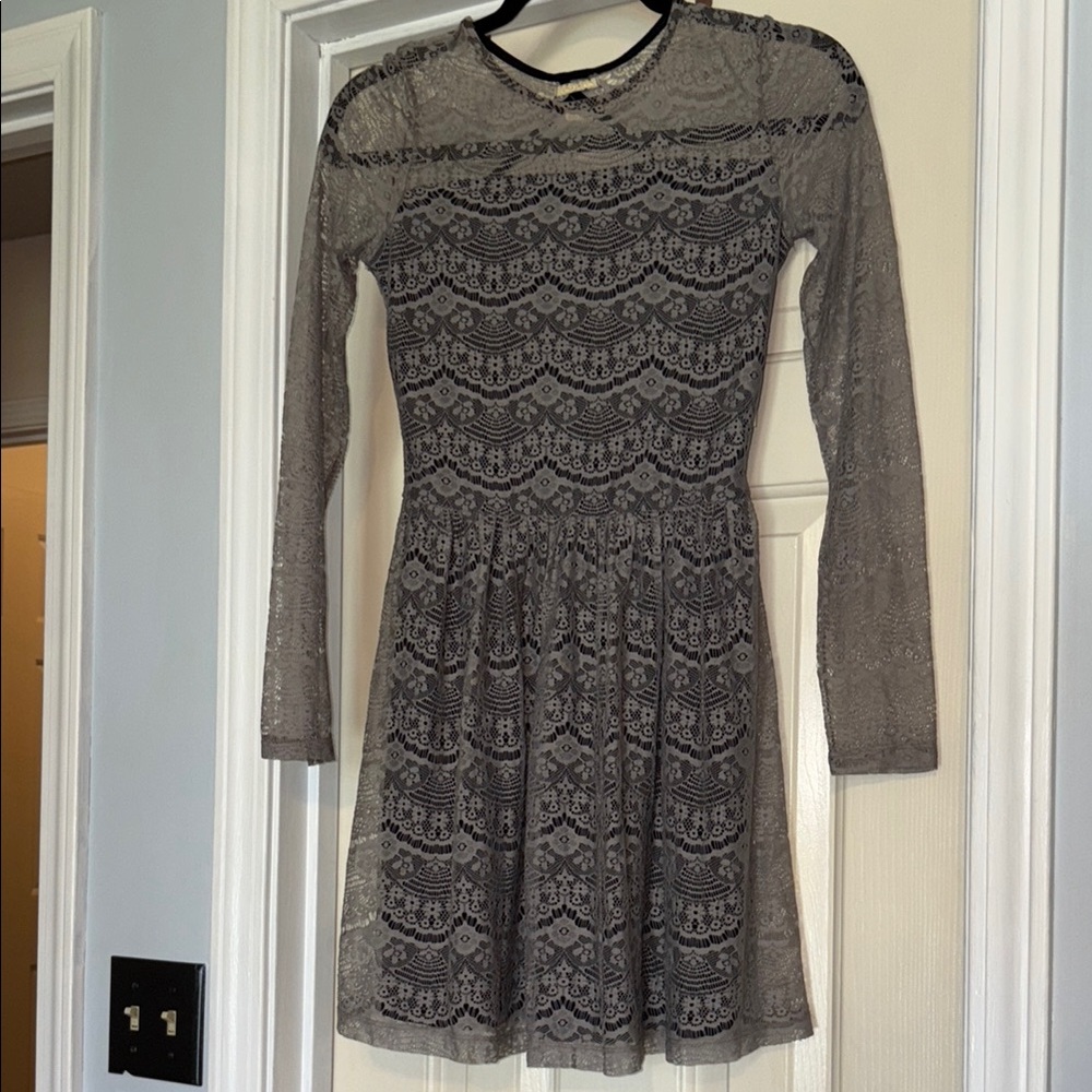 NWOT Lace Long Sleeve Open Back Dress